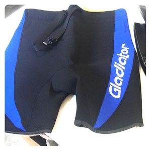 Men’s Wetsuit shorts Lg